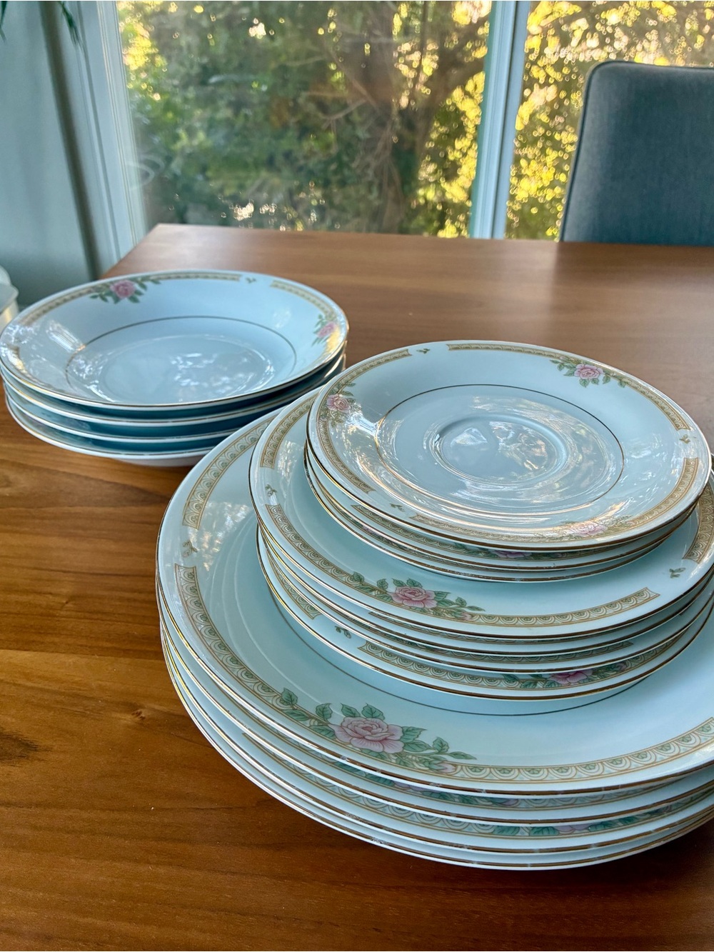 New Lynns Melody Fine China Plate Set